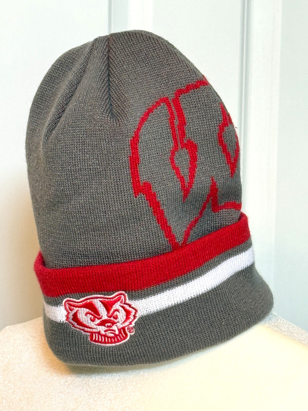 NCAA Wisconsin Badgers Beanie Hat Acrylic Cap Brand New Captivating Headwear